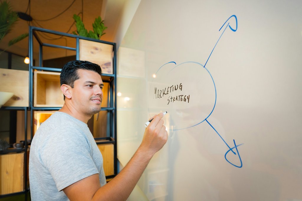 Dirty Laundry: Why Sales & Marketing Need a Spin Cycle Too