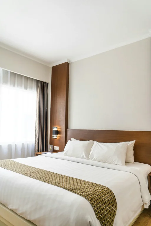 Linen Specifications: Balancing Durability, Comfort, and Cost in Commercial Laundries